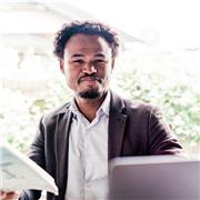 Professeur particulier donne cours de soutien aux personnes qui étudient le français